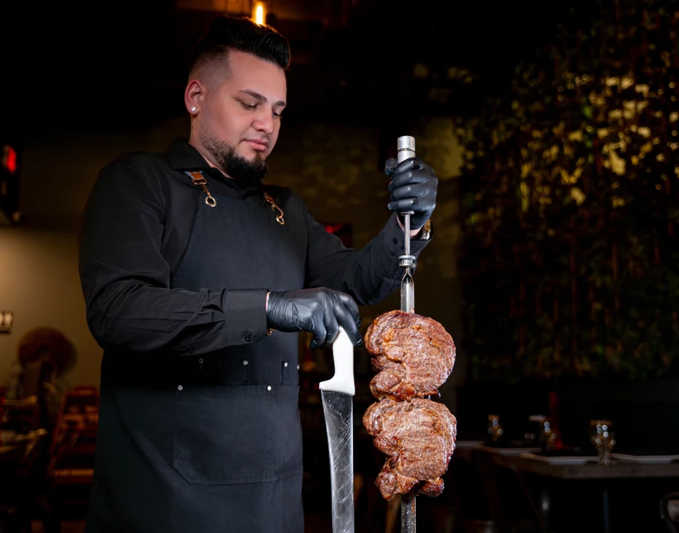 Passador serving picanha tableside